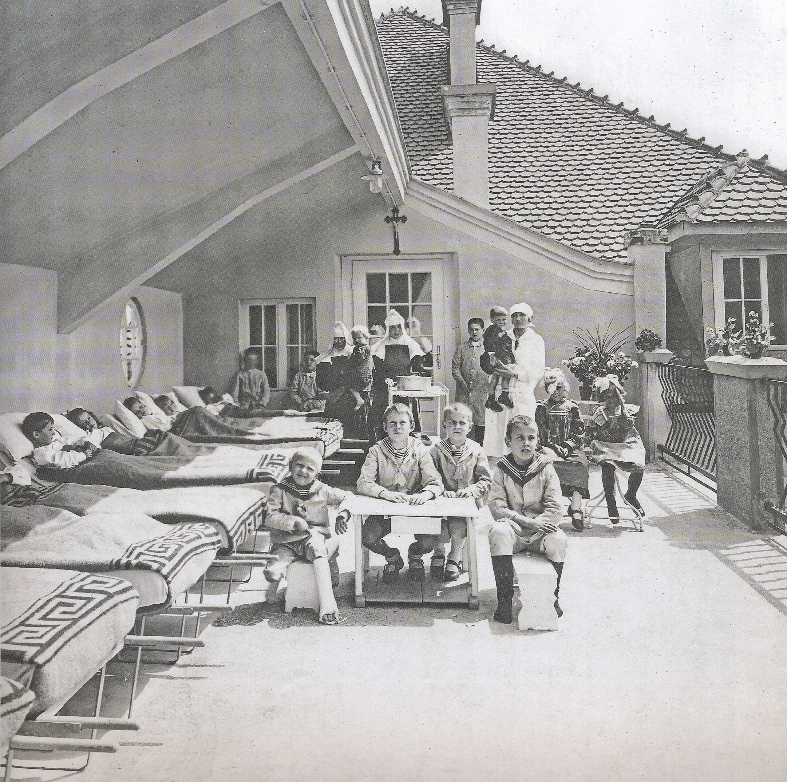 Kinder auf der Dachterrasse Kinder auf der Dachterrasse