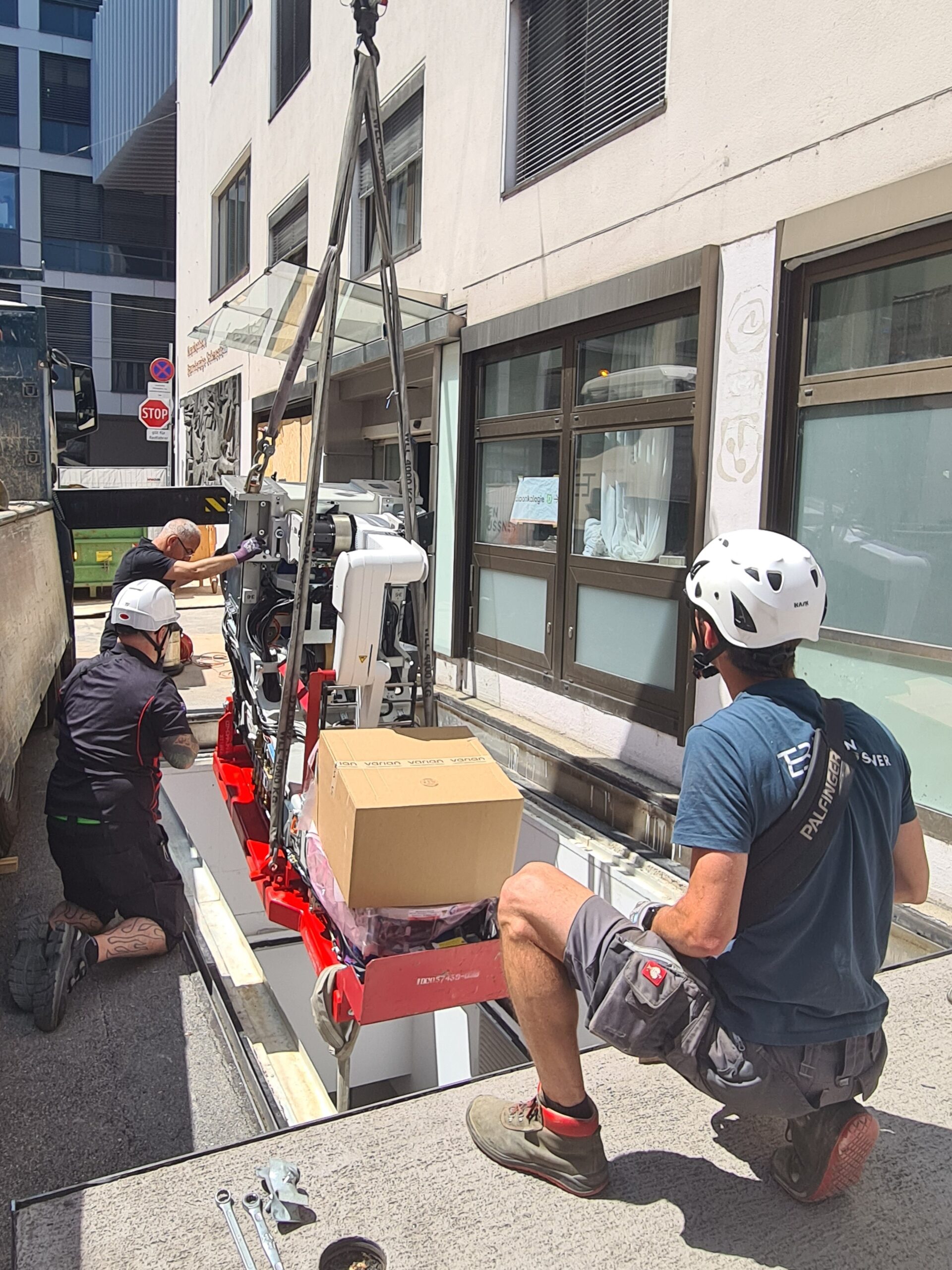 2025177_LINAC Lieferung Radioonkologie_20250614_133628